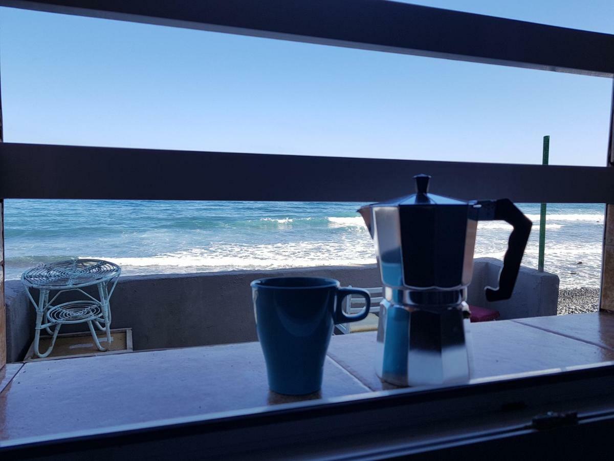 Bed And Breakfast By The Sea Pozo Izquierdo Extérieur photo